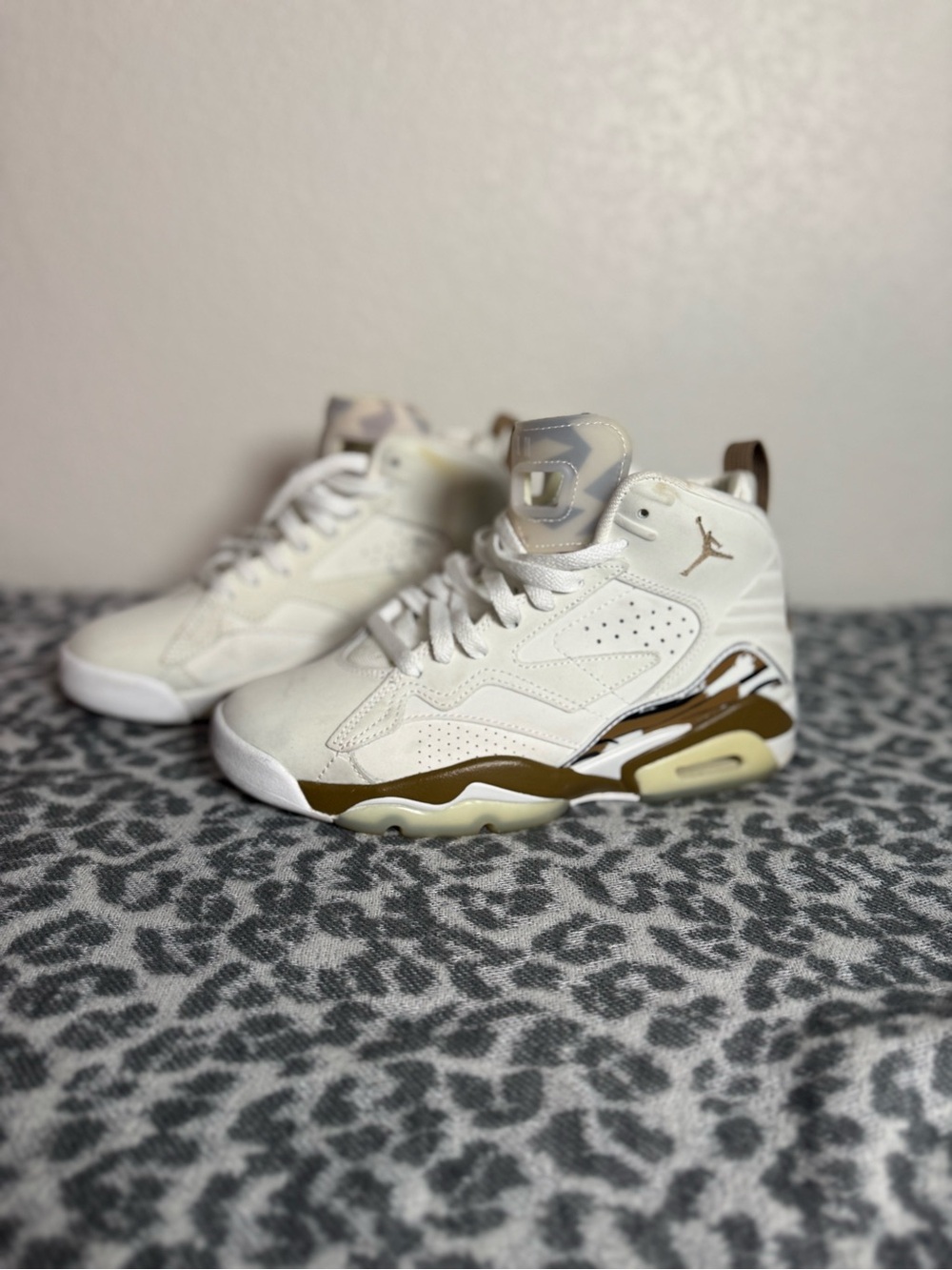 Jordan Kids High-Top Sneakers in White and Gold